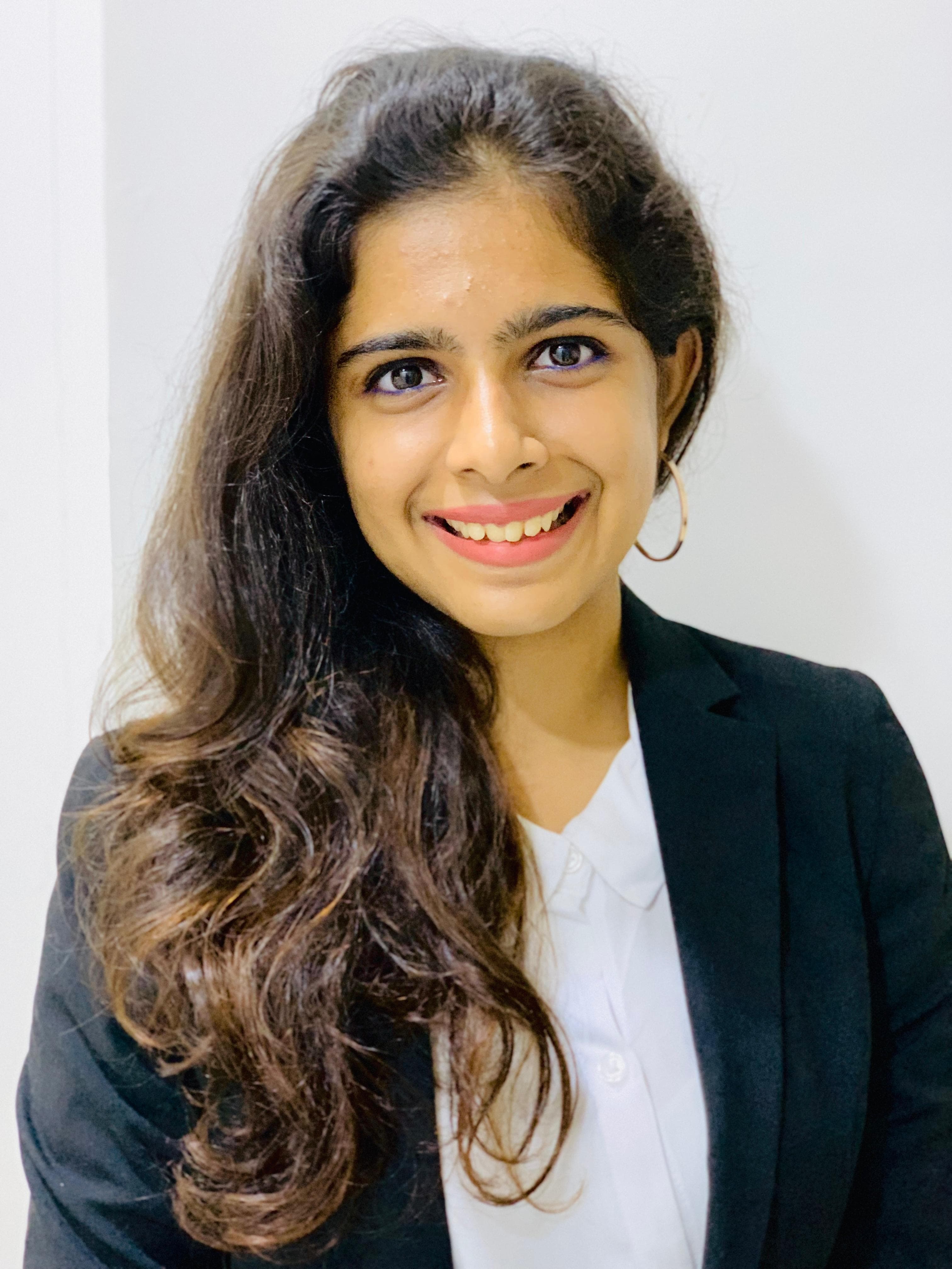 Drshika Advani_image