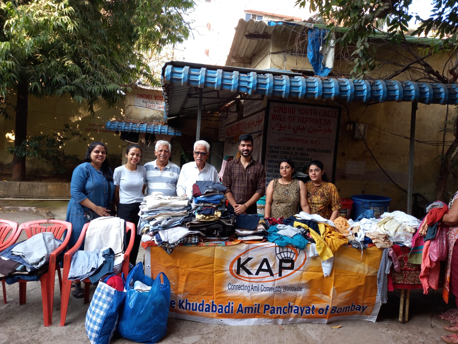 Young Amil Circle Warms the Community with Clothes Donation Drive at Ulhasnagar's Wall of Happiness